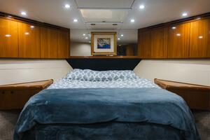 2001 Hatteras 60 Convertible - Sinyorita Salada