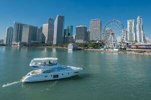 2011 Azimut 48 Flybridge thumbnail 3