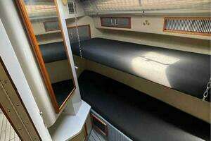 1989 Sea Ray 390 Express Cruiser thumbnail 8