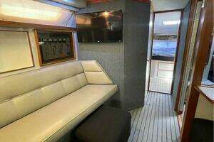 1989 Sea Ray 390 Express Cruiser thumbnail 7