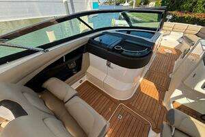 2016 Sea Ray 350 SLX thumbnail 18