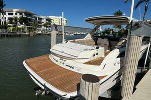 2016 Sea Ray 350 SLX thumbnail 4