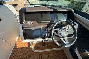 2016 Sea Ray 350 SLX thumbnail 16
