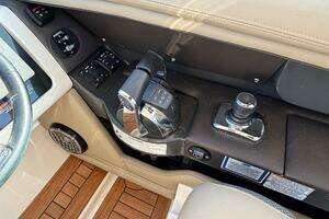 2016 Sea Ray 350 SLX thumbnail 17