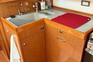 2014 Beneteau Oceanis 55 thumbnail 11