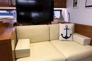2014 Beneteau Oceanis 55 thumbnail 13
