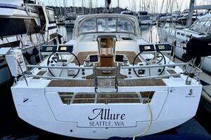 2014 Beneteau Oceanis 55 thumbnail 9