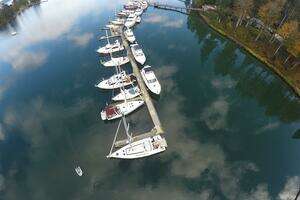 2014 Beneteau Oceanis 55 thumbnail 35