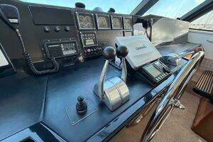 1999 Viking 58 Convertible thumbnail 35