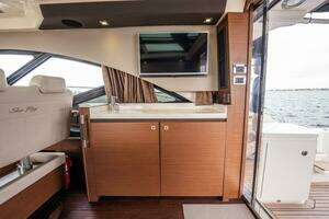 2015 Sea Ray 510 Sundancer thumbnail 8