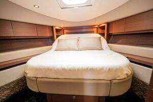 2015 Sea Ray 510 Sundancer thumbnail 38