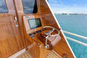 2022 Viking 68 Enclosed Bridge thumbnail 54