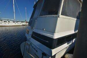 1993 Ocean Yachts 44 Motoryacht thumbnail 41