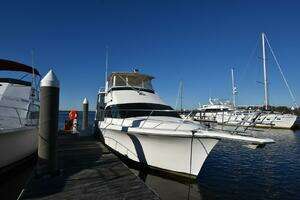 1993 Ocean Yachts 44 Motoryacht thumbnail 4