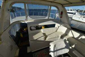 1993 Ocean Yachts 44 Motoryacht thumbnail 8