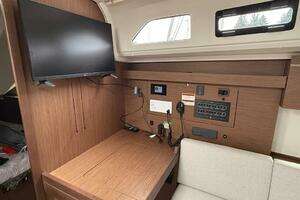2022 Beneteau Oceanis 40.1 thumbnail 15