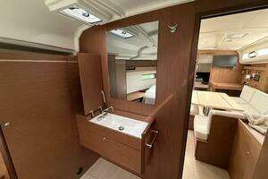 2022 Beneteau Oceanis 40.1 thumbnail 9