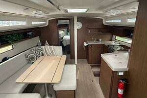 2022 Beneteau Oceanis 40.1 thumbnail 2