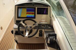 32ft Boston Whaler Yacht For Sale