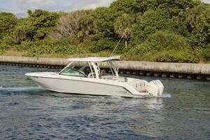 32ft Boston Whaler Yacht For Sale