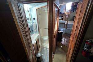 1988 Sea Ray 415 thumbnail 24