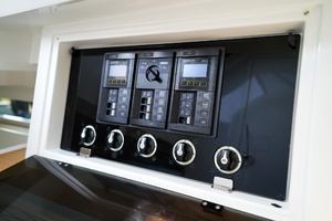 Photo 7399978 for 2027 De Antonio Yachts D32  