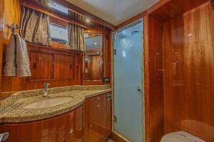 2010 Ocean Alexander 74 Motoryacht thumbnail 46