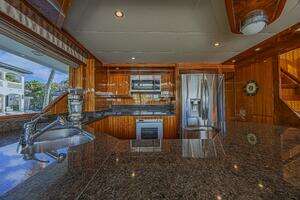 2010 Ocean Alexander 74 Motoryacht thumbnail 31