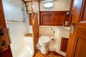 2012 Hinckley Talaria 48 thumbnail 26