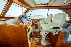 2012 Hinckley Talaria 48 thumbnail 19