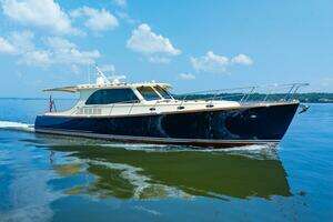 2012 Hinckley Talaria 48 thumbnail 42