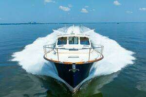 2012 Hinckley Talaria 48 thumbnail 8