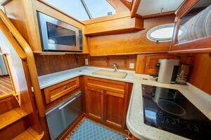 2012 Hinckley Talaria 48 thumbnail 32