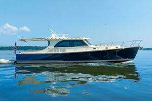 2012 Hinckley Talaria 48 thumbnail 6