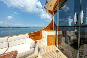 2012 Hinckley Talaria 48 thumbnail 13