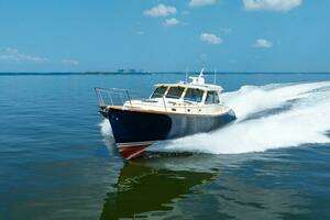 2012 Hinckley Talaria 48 thumbnail 4