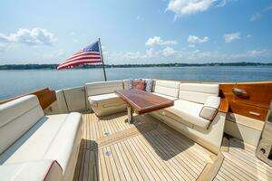 2012 Hinckley Talaria 48 thumbnail 9