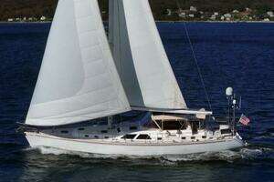 2011 Hylas 70 thumbnail 2