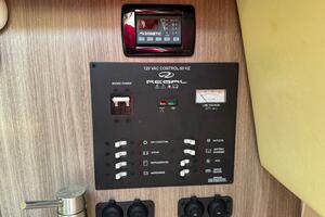 27ft Regal Yacht For Sale