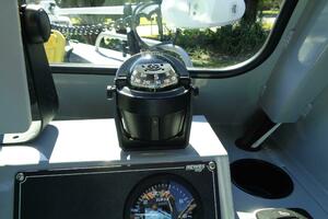 25ft Hewes Yacht For Sale