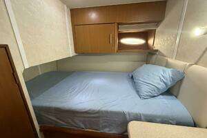 2001 Ocean Yachts 40 Express Bridge thumbnail 19