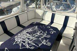 2001 Ocean Yachts 40 Express Bridge thumbnail 7