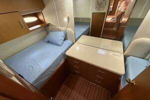 2001 Ocean Yachts 40 Express Bridge thumbnail 18
