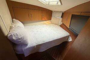 2001 Ocean Yachts 40 Express Bridge thumbnail 22