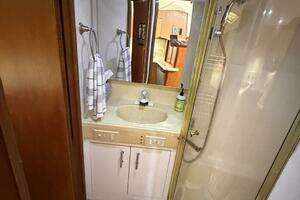 2001 Ocean Yachts 40 Express Bridge thumbnail 25