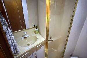 2001 Ocean Yachts 40 Express Bridge thumbnail 23