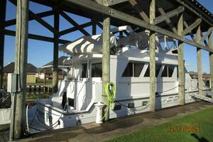 60' Jefferson starboard aft profile