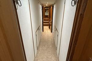 60' Jefferson companionway forward