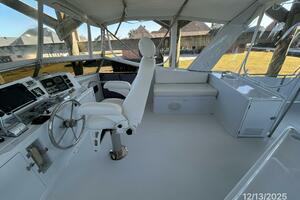 60' Jefferson flybridge starboard