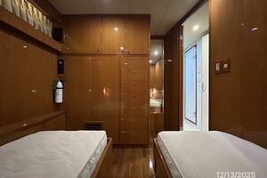 60' Jefferson starboard guest stateroom aft
